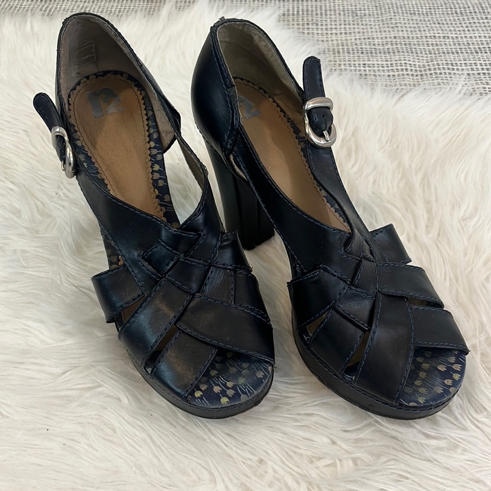 r2 Hudson women’s 9 navy platform 4in heals